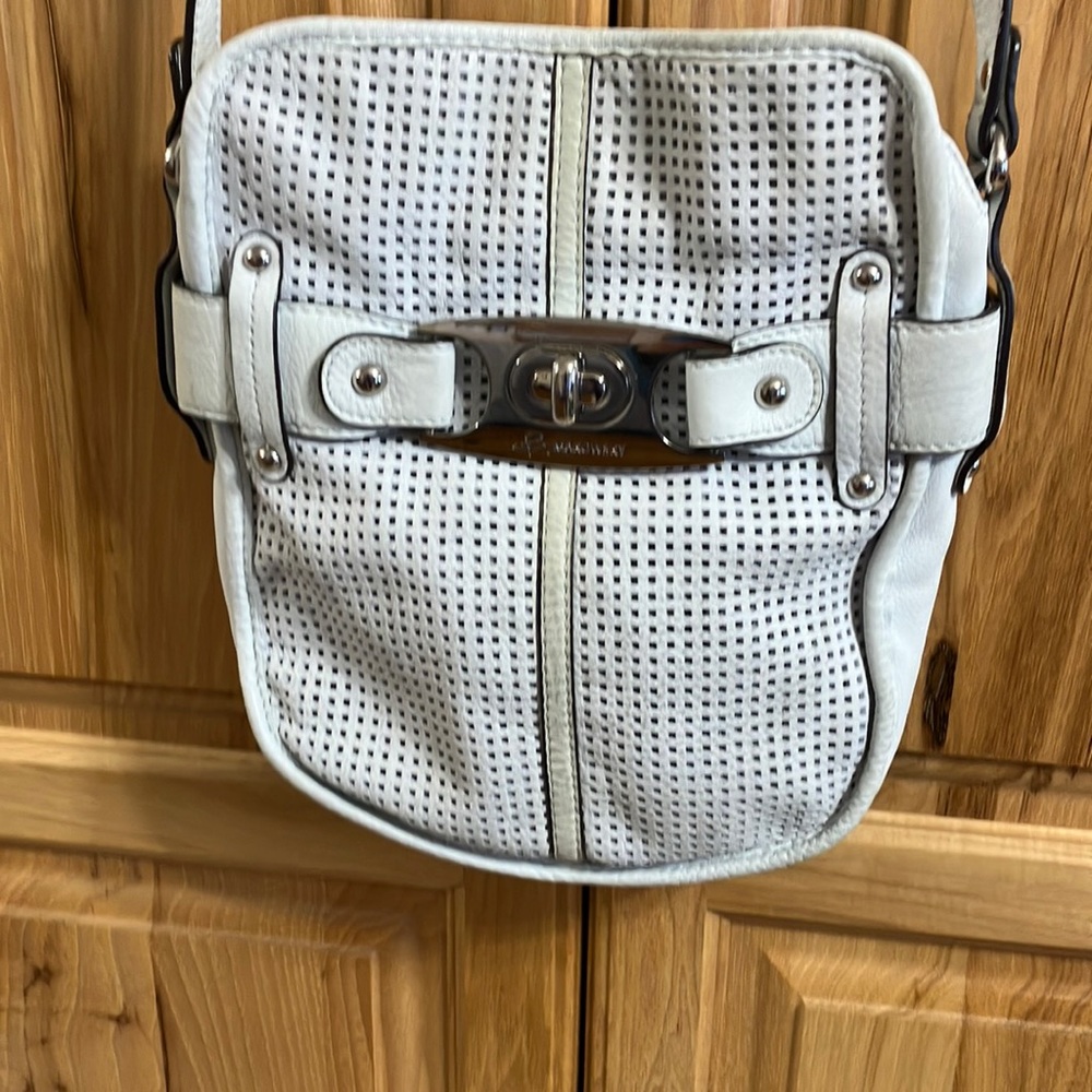 B. MAKOWSKY WHITE LEATHER CROSSBODY